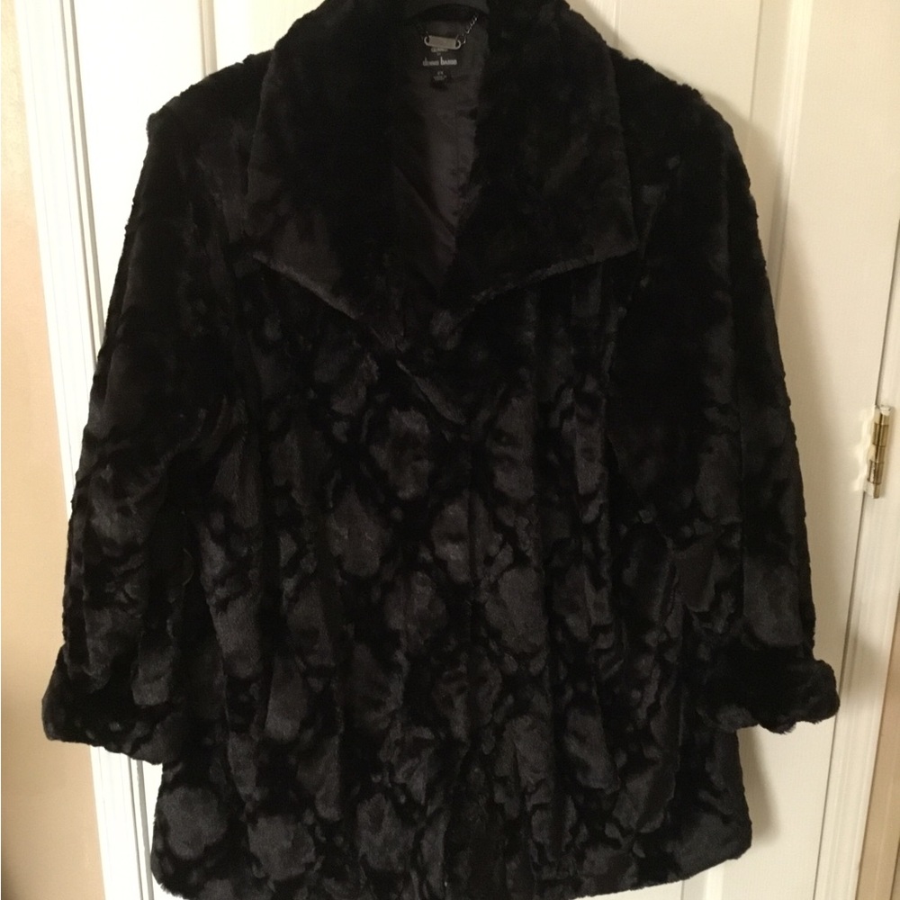 Dennis Basso Beautiful soft Black textured Faux Fur Mink Coat Size 2X. NWOT